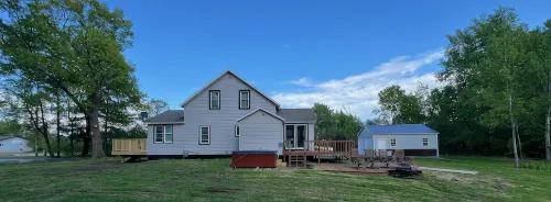 --Stunning Remodel-- HOT TUB 4 -BR home, Sleeps 10. Cozy Charm Modern Comfort Hotels in Tomahawk