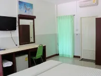 Green Park Hotel Mahasarakham ムアンマハーサーラカームのホテル