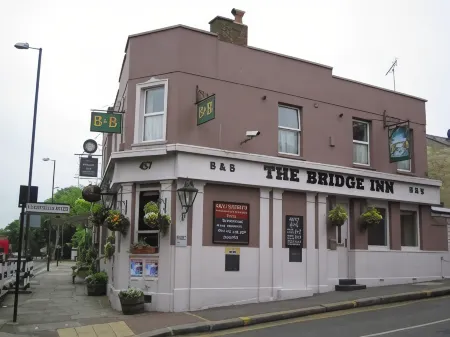 The Bridge Inn Отели в г. Айлворт