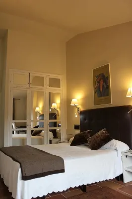 Hotel Leonor de Aquitania Hotels near Iglesia de San Miguel