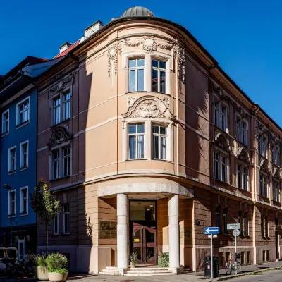 Elisabeth Old Town Hotel berhampiran The Blue Church - Church of St. Elizabeth