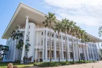 ZEN BY THE WATER - Darwin's Premier Ocean View Family Retreat Hotels in 