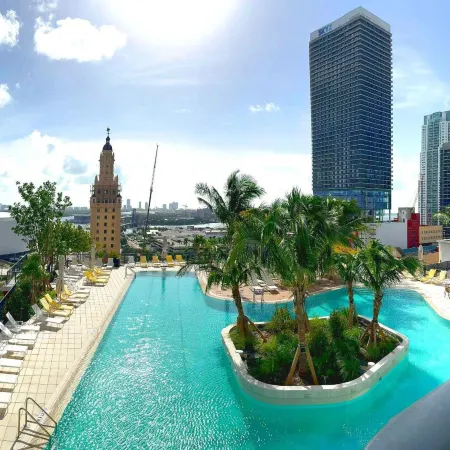 Stylish Apartments with Partial Ocean Views in Downtown