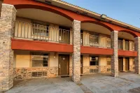 Econo Lodge Inn & Suites