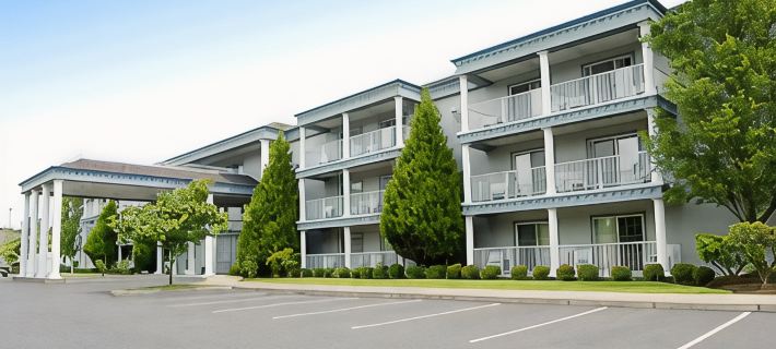 Best Western Plus Grand Manor Inn Hotels in Lane County