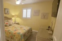 MANATEE COTTAGE:  Gulf Front 2-bedroom house