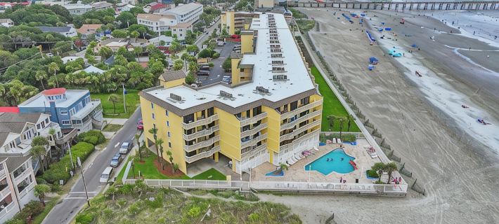 Charming 3-bedroom beachfront condo Hotels in Folly Beach