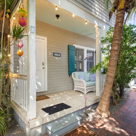 Charming 2 Bedroom Cottage in Old Town Key West