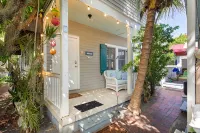 Charming 2 Bedroom Cottage in Old Town Key West - 2-Star