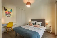 Cosy Apartment with Large Balcony and Private Parking