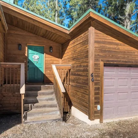 Retreat on the Green, Great Outdoor Space, Close to Bike Trails - Sleeps 8-12