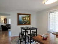 Cozy 2-bedroom stay in enchanting Smithfield with AC, WiFi Hotele w: Smithfield