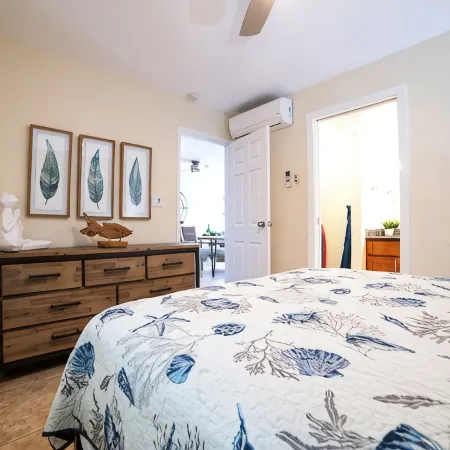 50 steps away from Maui's best beach, furnished with luxury details