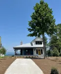Romantic Getaway at Honeymoon Cottage