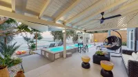 NIKKON LUXURY LIVING is a luxury private villa, in top of the sea.Enjoy LUXURY.