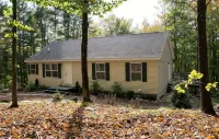 Cozy 3-Bedroom Retreat in Alton- 1/2 mile from Lake Winnipesaukee w/ WiFi & A/C
