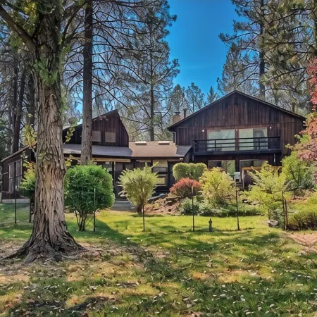 River Retreat+ Indoor Pool & Hot Tub on 3.5 Acres Отели в г. Тринити