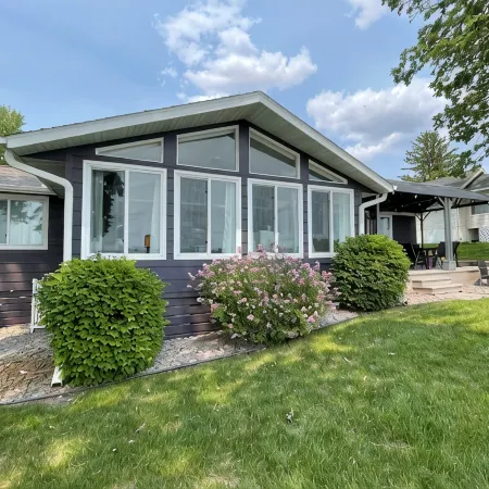 Willow Cove Cottage - A Serene 5-Bedroom House on Pleasant Lake in Annandale, MN Отели в г. Райт