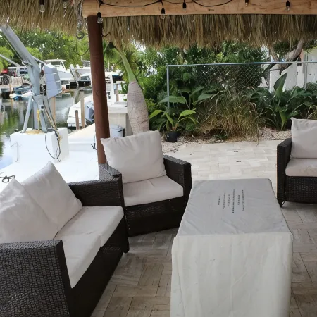 Spacious 3 bedroom home in Plantation key with 30 foot dock