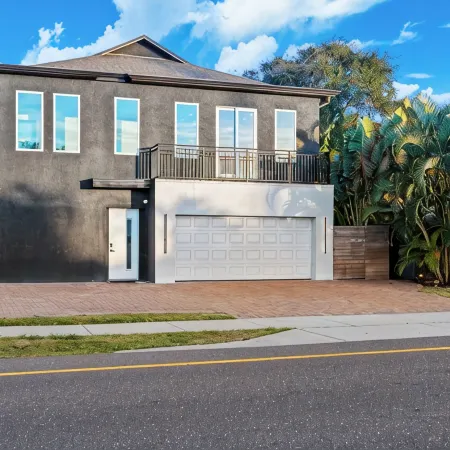 5⭐ 6BD/4BA ~ Steps to Beach Shipping Container Pool w ~ Game Rm ~Summer Kitchen