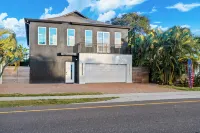 5⭐ 6BD/4BA ~ Steps to Beach Shipping Container Pool w ~ Game Rm ~Summer Kitchen - 4성급