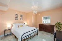 Luxury 5 Bedroom Dunedin home ~ TWO full kitchens, heated pool, hot tub!