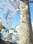Dog Friendly! Booking 2026!! Sleeps7, 1 mile 2 beach
