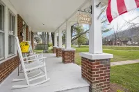 Charming 4 bedroom farmhouse with large backyard for entertaining!