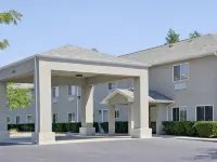 Super 8 by Wyndham McHenry/Fox Lake Area Hotels in McHenry County