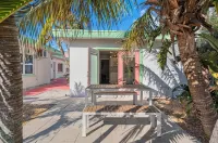 Pool - Free Parking - Apartment - 500 Feet from Beach - Condos