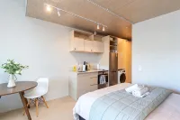 Petone Studio - Balcony, Bath Tub, Sleeps 2 - balcony