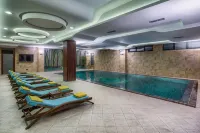 Emerald Hotel - Pools