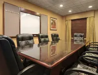Wingate by Wyndham Greenville Airport - parkir