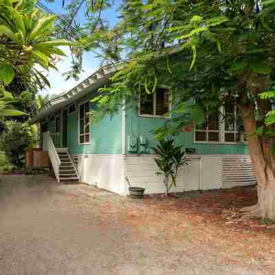 New AC Centrally located & family friendly Kona Surf House 4bd & 4bth Sleeps 8 Hotel Exterior