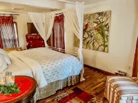 Lake George Resort-Like Home! Pool, Minutes Walk to Lake, Close to All! - 4-Star