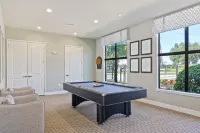 New Luxury 4 Bedroom Villa by 𝓓𝓲𝓼𝓷𝓮𝔂 w/ Pool - 4-Star