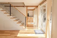 Hot Tub & Sauna - 1 mile from Mount Rainier NP - Forest view - Sleeps 8 - Hytter