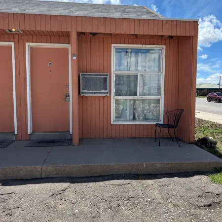 Remodeled two queen bed unit 11 studio with AC, Heat and fast WiFi in Fillmore