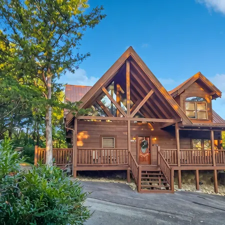 New listing! Pool, Private Hot Tub & 3 King Suites