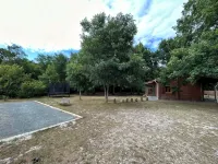 Chalet 10min from the ocean on large wooded grounds! Ideal for families!