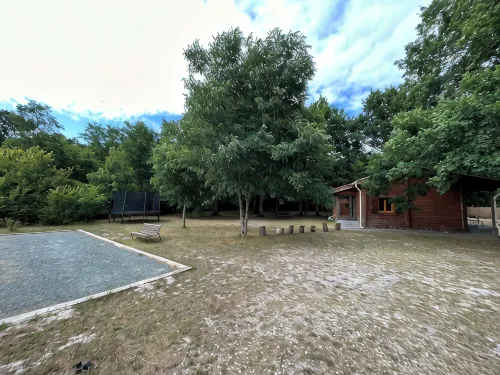 Chalet 10min from the ocean on large wooded grounds! Ideal for families! - 小木屋