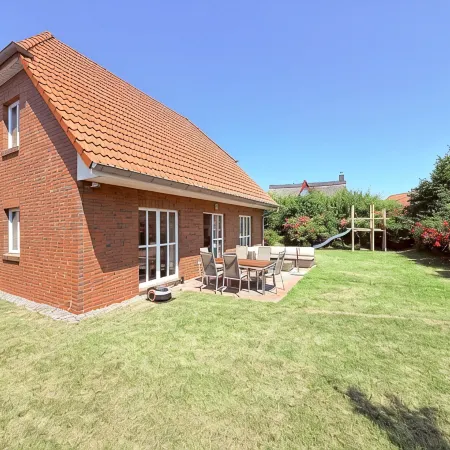 Vacation home, 500m to the beach, up to 8 people, 4 bedrooms, free WLAN