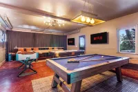 Private estate w/ hot tub, sauna, game room, theater, pickleball & epic views