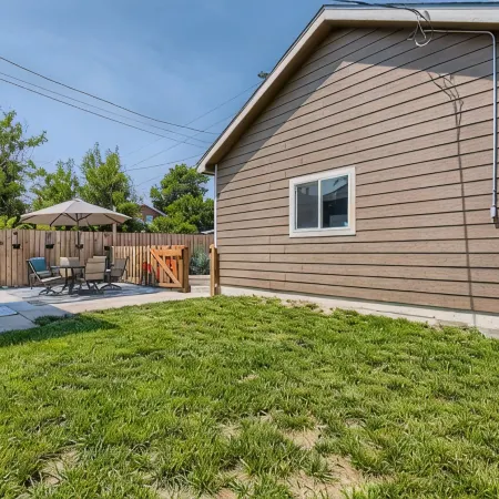 LoHi Retreat, Walk to Downtown, Game Room, Huge Backyard, Sleeps 12, Garage