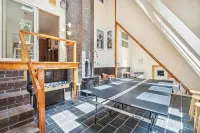 Historic Laconia Home near Lake Winni + Gunstock - 4 ดาว