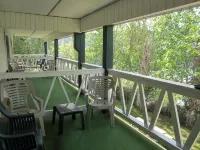 Lakeside Motel - Motels