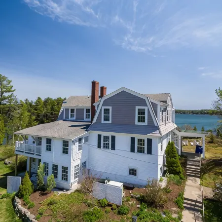 Breathtaking Oceanfront Views with Deep-Water Dock and Mooring