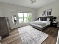 Modern Lakefront Oasis - Private Pool & Salt Water HotTub with Beautiful Sunsets - Private Pools