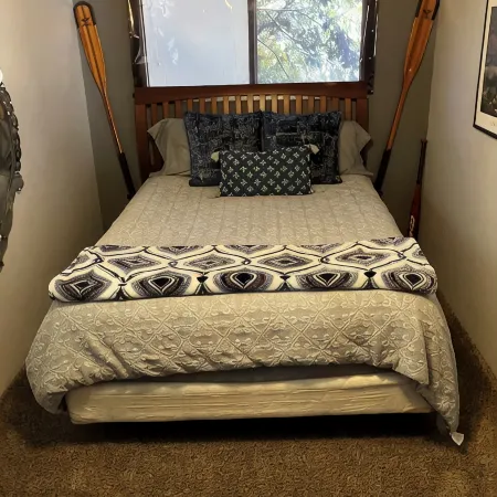 Serene Historic Cabin, Nine Acre Estate, Just Off I-5