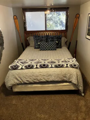 Serene Historic Cabin, Nine Acre Estate, Just Off I-5